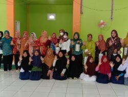13 Istri Kades Terpilih Bawa Makanan ke Panti Asuhan