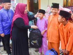 Bupati Kasmarni Serahkan Bantuan Kepada Masjid, Anak Yatim dan Dhuafa