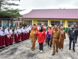 Bupati Kasmarni Tinjau ANBK SDN 50 dan SDN 2, Ingatkan Para Kepsek untuk Tingkatkan Mutu Pendidikan