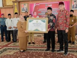 Bupati Kasmarni Terima Anugerah Bidang Dakwah
