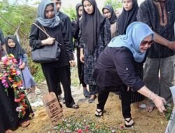 Bupati Bengkalis Hadiri Pemakaman Wartawati Susi Yanti