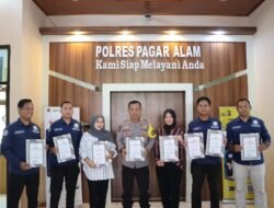 7 Personel Humas Polres Pagaralam Di Beri Reward Oleh Kapolres