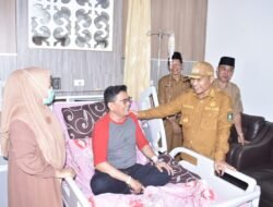 Wabup Bengkalis Besuk dan Do’akan Kadiskominfotik Agar Segera Sembuh Serta Kembali Beraktifitas
