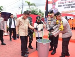 Bupati Bengkalis Kasmarni dan Kapolda Riau Ikut Musnahkan Barang Bukti Narkoba 15,6 Kilogram