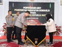 Disaksikan Kapolda Riau, Bupati Kasmarni Hibahkan BMD Ke Polres Bengkalis
