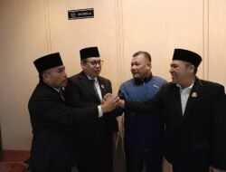 Sambutan hangat Tiga anggota DPRD Prov Kepri dapil Natuna-Anambas menjemput Hadi Candra (dua dari kanan)