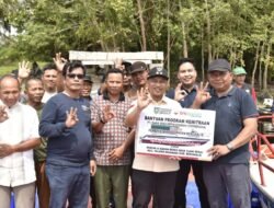 Wabup Bagus Santoso Serahkan Speedboat Ambulance Dusun Terisolir Bagan Benio