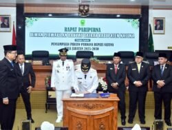 Cen-Sui-Lan-menandatangani-berita-acara-penyampaian-pdato-perdana