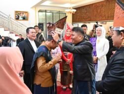 Wabup Bagus Santoso dan Istri Terima Gelar Kehormatan Marga Batak