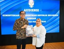 Bupati Kasmarni Sampaikan Potensi Kawasan Industri Buruk Bakul kepada Wamen Perindustrian Republik Indonesia