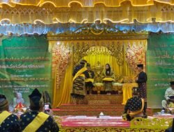 Hadiri Penabalan Datuk Seri Setia Amanah Gubri Abdul Wahid, Bupati Kasmarni Ucapkan Selamat dan Tahniah