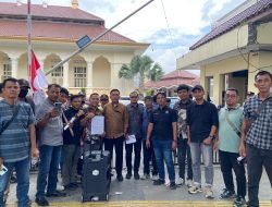 Kantor Head PTPN lV Regional ll di Demo Mahasiswa dan Masyarakat