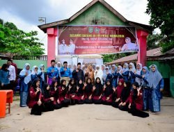 Bupati Bengkalis Dampingi Anggota DPR RI Dewi Juliani Serahkan Bantuan Sembako