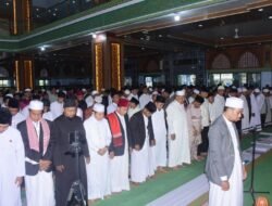 Wabup bersama Masyarakat Bengkalis, Laksanakan Salat Idul Adha di Masjid Istiqomah.